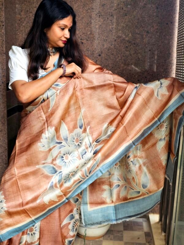 Hand Painted Kumud - Image 4