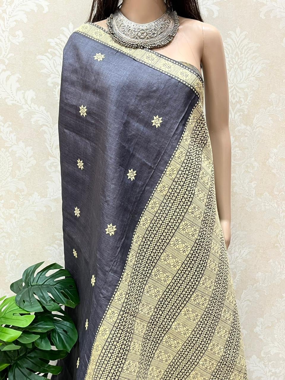 Grey Dyed Toss Saree